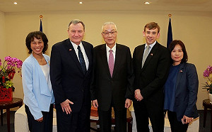 接見史丹佛學者團 吳敦義 :「台灣是西太平洋的一萬艘航空母艦」