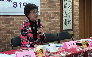 呂秀蓮搭機飛往美國 宣揚台灣和平中立公投