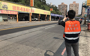 新北交安大整頓　安坑輕軌施工圍籬拆了…