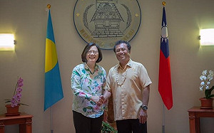 過境美國 蔡英文嗆北京：拜訪朋友還要鄰居同意嗎？