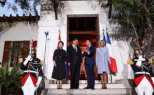 習近平會馬克宏  上千藏人巴黎抗議喊中國殺人