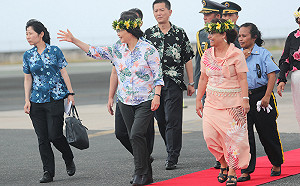 蔡總統抵馬紹爾國是訪問  馬國元首海妮接機