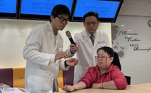 手麻、肩頸痛到「連醫師都說沒救了」靠針灸電療神回復