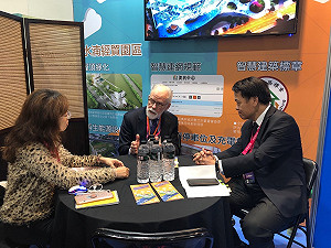 參與2019智慧城市展  中市展示機器人自駕模擬體驗