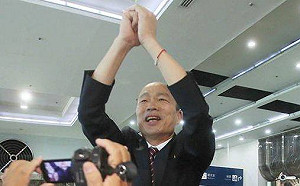 韓國瑜「皇帝抬」惹議  蘇貞昌批「帝王心態」