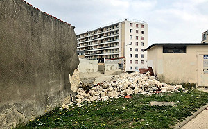 驚奇！ 法國監獄牆倒破洞 223囚無人越獄