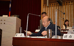 收到一堆「吃不飽」留言！尹立：百日市長只會喊口號騙人