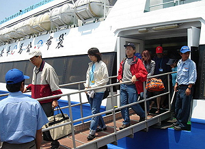 清明遇濃霧 澎湖海運加開班次順利返鄉