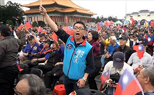 荒謬可笑、自相矛盾 王丹：請韓粉停止消費蔣中正