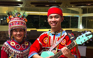 (影) 排灣族紅寶石獻聲！原住民母子唱古謠讓部落耆老動容