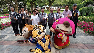 鄭文燦遊台中花博　盧秀燕：沒有藍綠白　只有繽紛