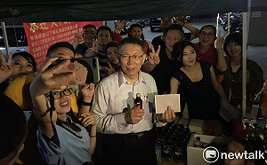 柯P參加大甲媽祖遶境  啟程前先開簽名會