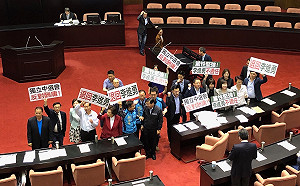 李進勇人事案闖關付委 藍委批無恥秀下限