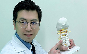 手臂麻如電流穿過　微創頸椎內視鏡解決頸神經壓迫