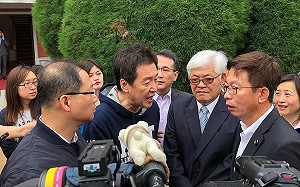 藍委力阻李進勇人事案 在立院上演我跑你追