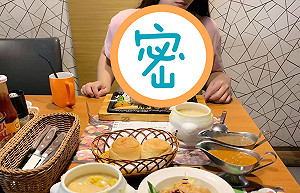 吃牛排男友視角！她「T恤撐爆」掉出螢幕　1.5萬人嗨翻