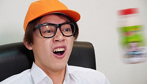 HowHow也跟風！兒童節耍反差萌　網紅們穿制服找童趣