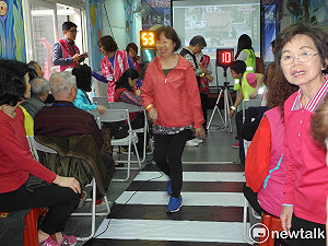 新北首場高齡長者路安宣導  羅致政、柯志恩暗較勁