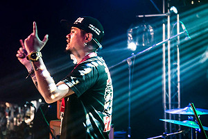 批柯文哲開微博帳號惹爭議  拷秋勤主唱「魚仔林」退團