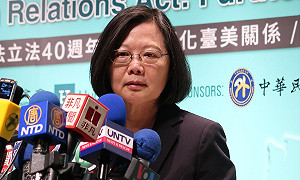 賴呼籲蔡約束網軍 蔡英文：別貼標籤 說他們拿錢辦事