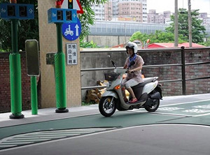 報名機車駕訓班補助1300元！交通部：續辦至明年11/30