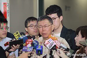 不敢說統獨不重要！粉絲團各偏藍、綠  柯P：代表沒偏一邊 