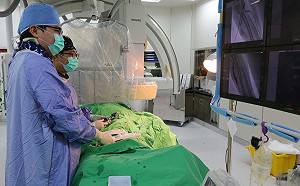 婦人洗腎廔管「卡關」險喪命　醫：廔管有6種情況快送醫