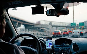 女大生搭Uber去墮胎　司機一聽拒載半路丟包引爆網路論戰