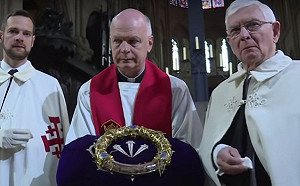 聖母院珍寶陷火海 英勇神父衝入救出耶穌荊冠