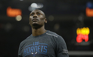 NBA／替補中鋒宣布執行合約　喬丹的臉都綠了(影)