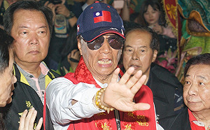 顏擇雅：也許，媽祖託夢是要勸郭董改善自家員工的工作條件？