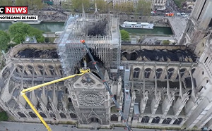重建聖母院新尖塔 法政府推國際建築競圖