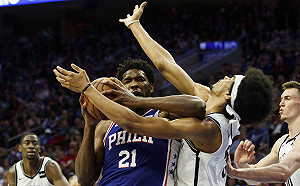 NBA／恩比德為肘擊道歉卻笑出聲　籃網球員不買帳(影)