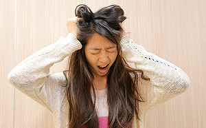 辨公室人氣王變「火爆壞同事」 OL個性大變竟是腦受侵襲