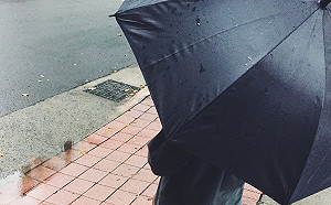 外出帶傘！鋒面南移全台各地留意短暫陣雨