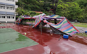 狂風襲校慶  旗美高中活動帳篷倒10學生受傷