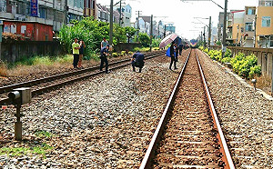 台鐵501次撞闖平交道行人 大湖-路竹單線雙向通車
