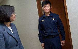 巡視警察換新裝  蔡英文霸氣：前任沒有做的我來做