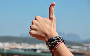 快筆記！出國玩別亂比「這4個手勢」 小心誤踩雷區