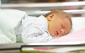 新加坡新生嬰兒有新冠肺炎抗體 醫生疑經母體轉移