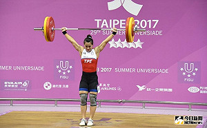 「舉重女神」郭婞淳三破世界紀錄　亞錦賽包辦三金