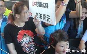 是誰讓她不舒服？議員賴佳微哭訴遭性騷 這隻手嫌疑很大