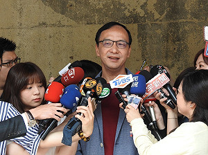 郭董說後宮不要干政 朱立倫笑說「如果這樣講，我穩死的！」