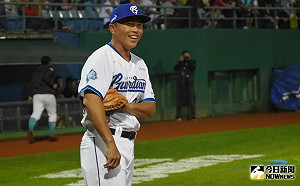 中華職棒／葉君璋視察平鎮高中　持續為味全龍找好手(影)