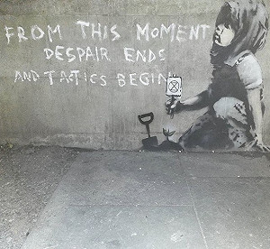 疑似班克西塗鴉  現身倫敦環保抗議基地