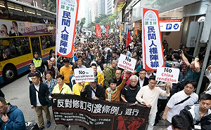 民陣稱13萬人遊行  港府不撤案將再圍議會