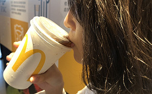 一支塑膠吸管天價20萬！超過4萬人求麥當勞「恢復吸管」