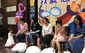 嘉義市大同國小幼兒園奉茶叩謝母恩 逼哭媽媽們