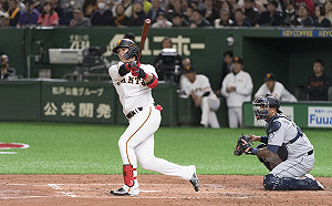 日職／陽岱鋼超前三分砲　讓中日洋投怒砸手套(影)