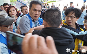 空服員工會抗議桃市府調查偏頗  抗議過程爆推擠